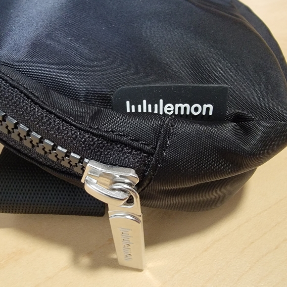 Lululemon | Everywhere Belt Bag - Black - Picture 5 of 9